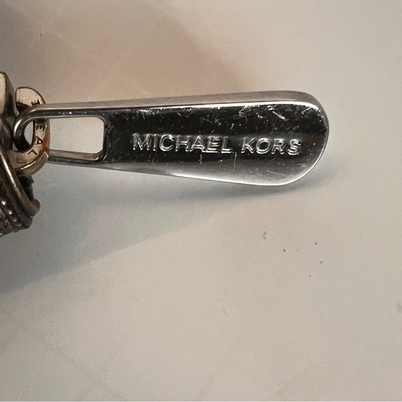 Michael  Kors Jet Set patent logo debossed zip-around wallet. SILVER METALLIC - Picture 3 of 12